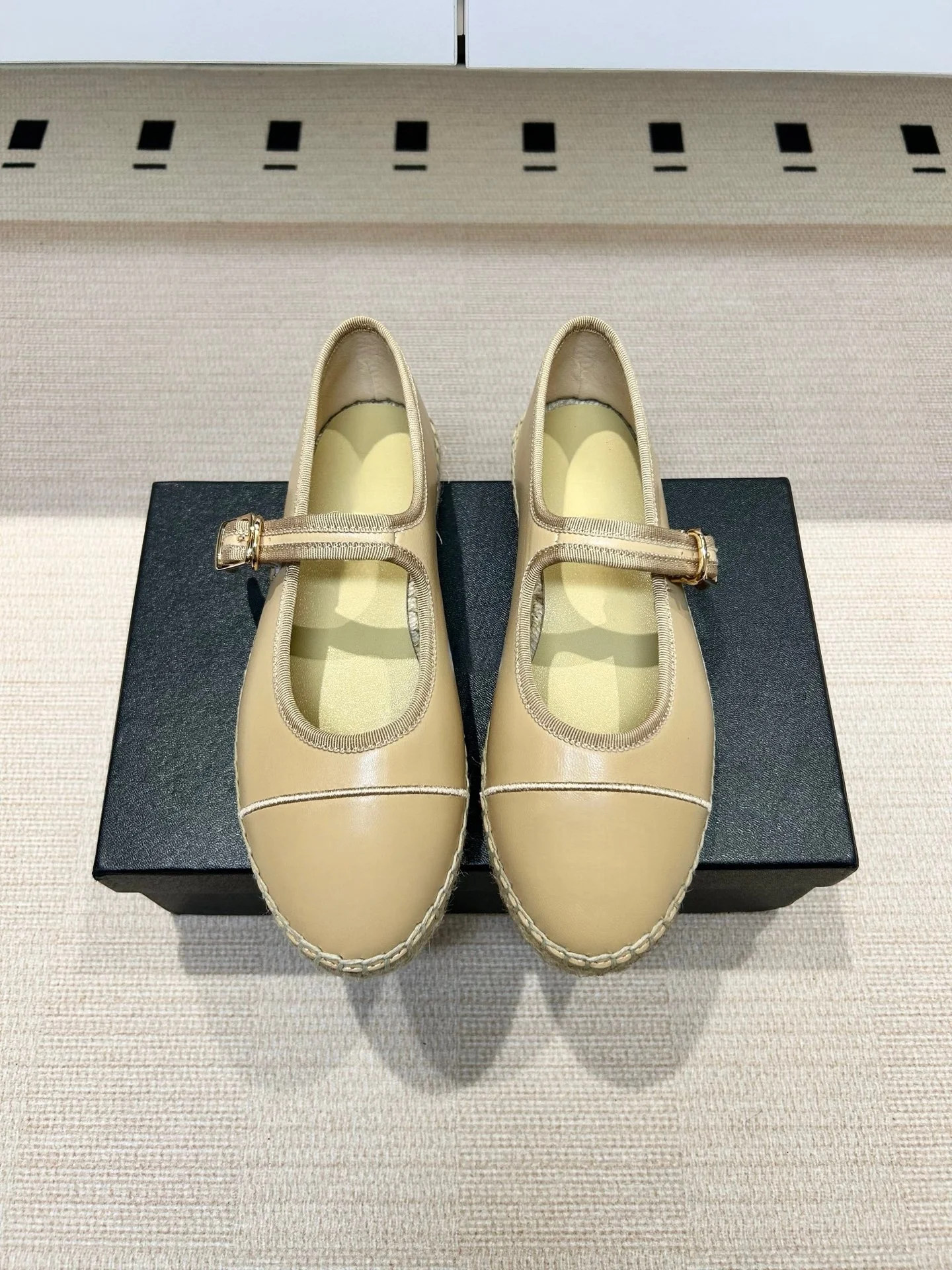 Luxusmarken Freizeitschuhe Flache Schuhe Damen-Ballerinas Stilvolle Pendler-Schuhe Wanderschuhe Espadrilles mit Lammfell-Obermaterial Casual Flats