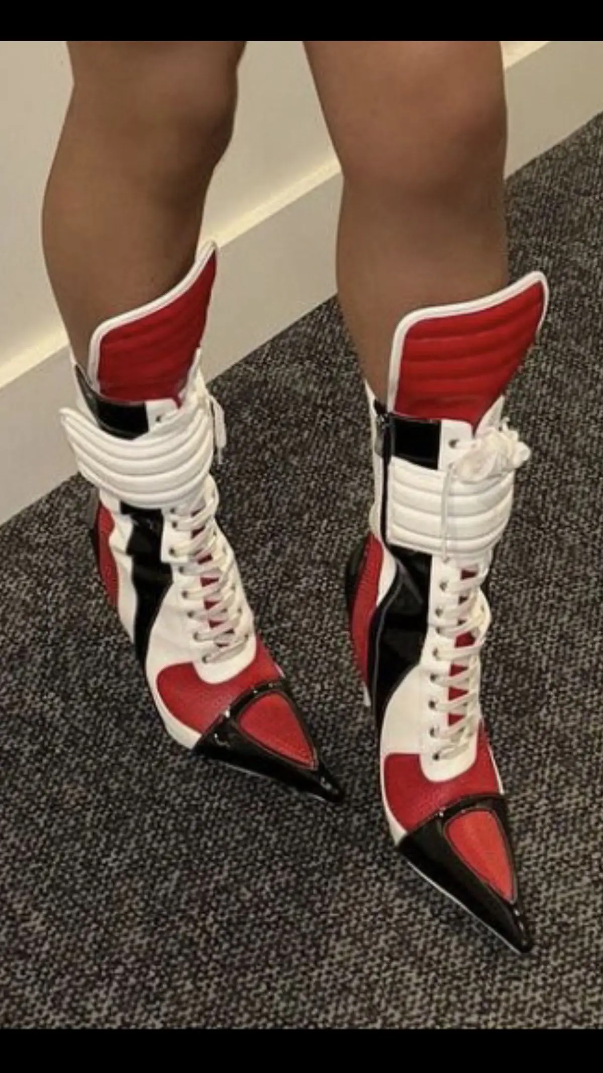 Damen 2026 Neue Mehrfarbige Leder-Motorradstiefel Sexy Hochwertige Spitze Schnürstiefel Coole Stiefeletten Übergrößen Designer-Schuhe
