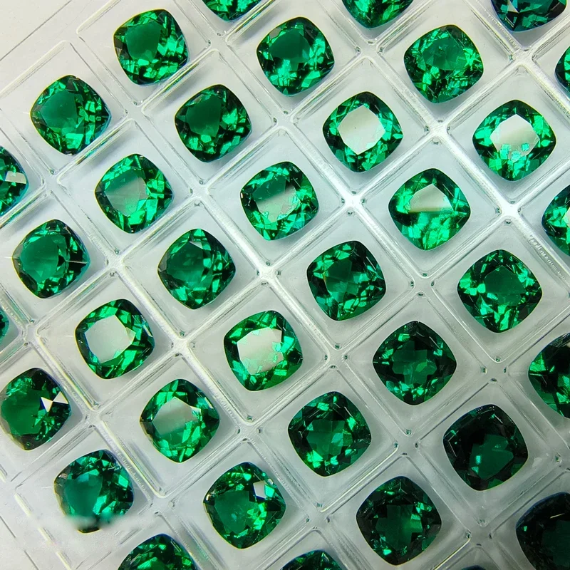 Laborgezüchtete Sambische Smaragde Hydrothermisch Handgeschliffen Wählbare Formen AGL-Zertifikat Mehrere Formen mit Rissen und Einschlüssen im Inneren Image