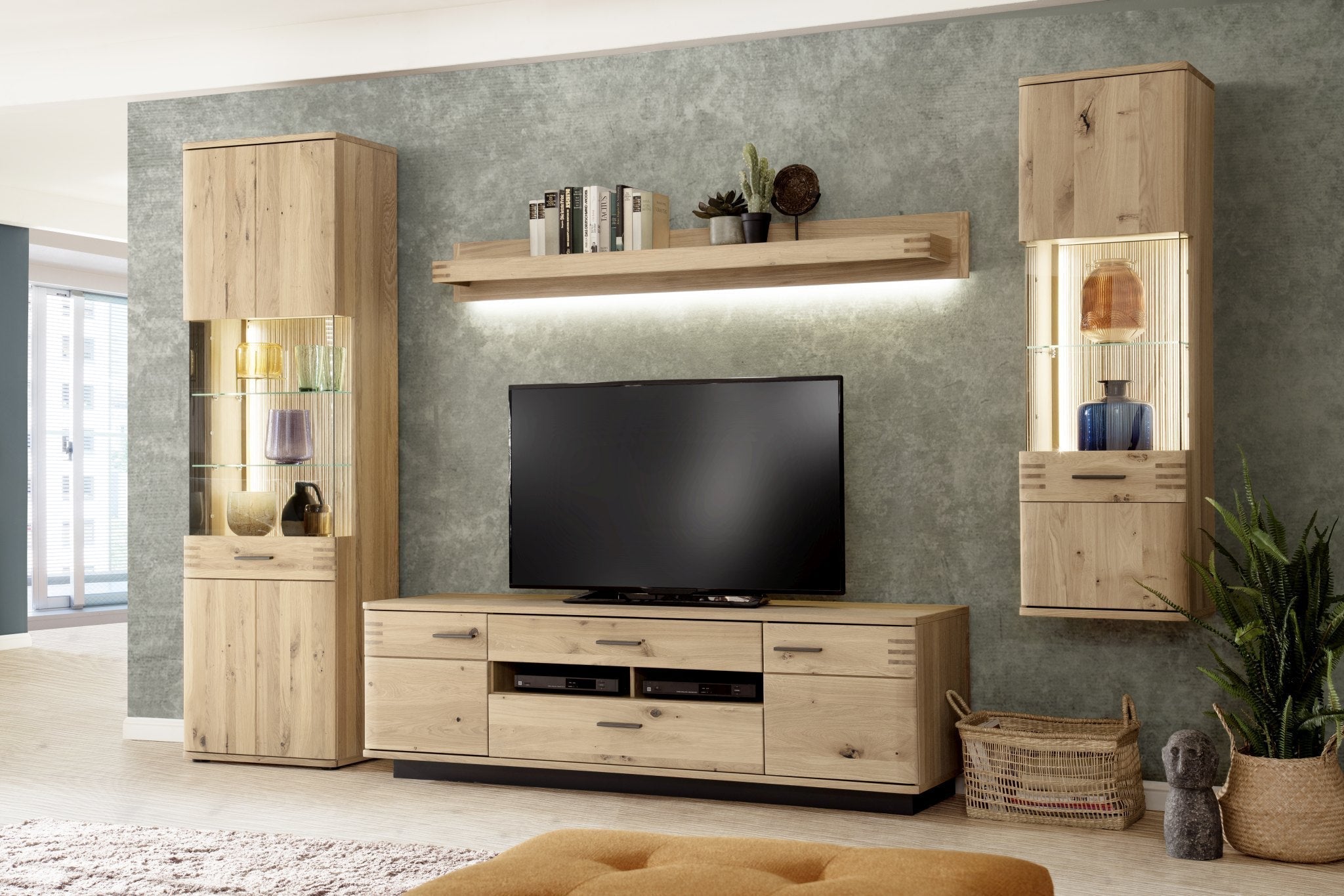 TV-Wohnwand Nr. 2 Eiche bianco teilmassiv 305 cm Sevilla