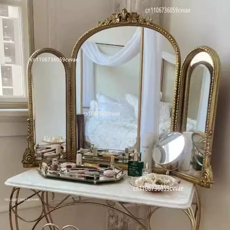 Französischer Retro Dreifach-Klappspiegel Europäischer Geschnitzter Tischspiegel für Zuhause Schlafzimmer Klappbarer Dreiseitiger Dekorativer Wandspiegel