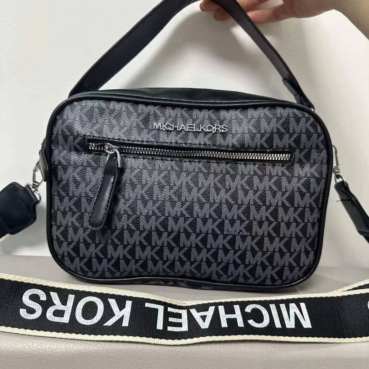 Michael Kors Jet Set 2026 neue Schulter- und Umhängetasche für Kameras, entworfen für Damen, klassische MK-Kameratasche mit Schriftzug, stilvolle Casual-Tasche.