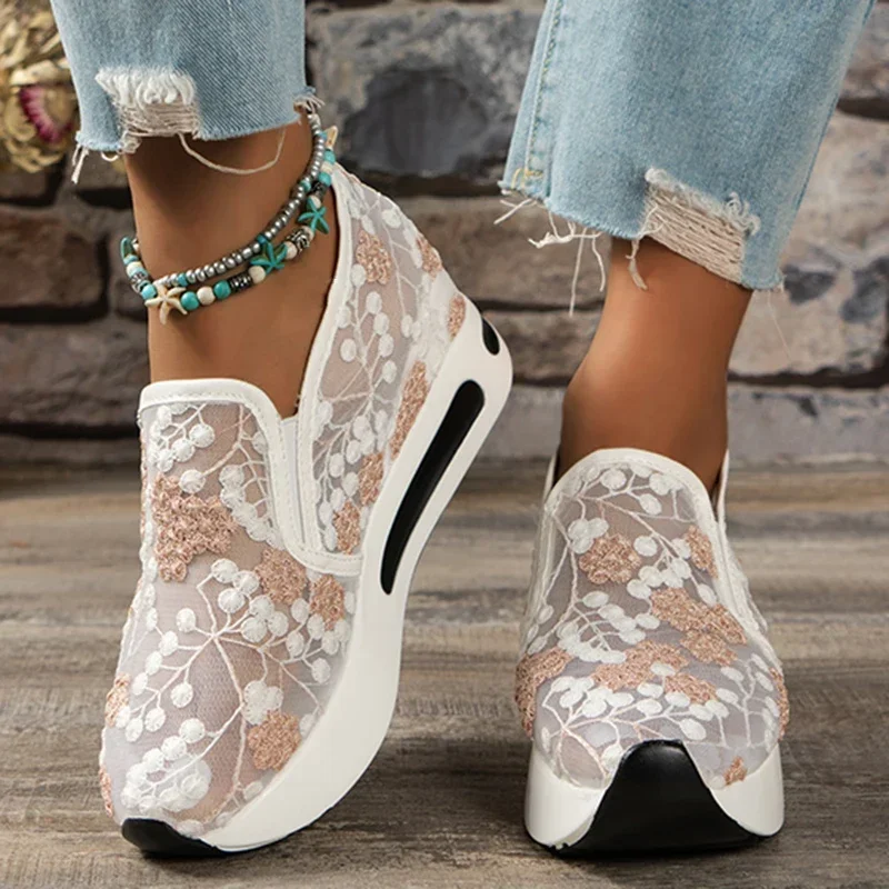 Floral Gestickte Keilabsatz Turnschuhe Frauen Sommer Mesh Atmungsaktive Plattform Sportschuhe Frau Dicke Sohle Slip On Casual Schuhe