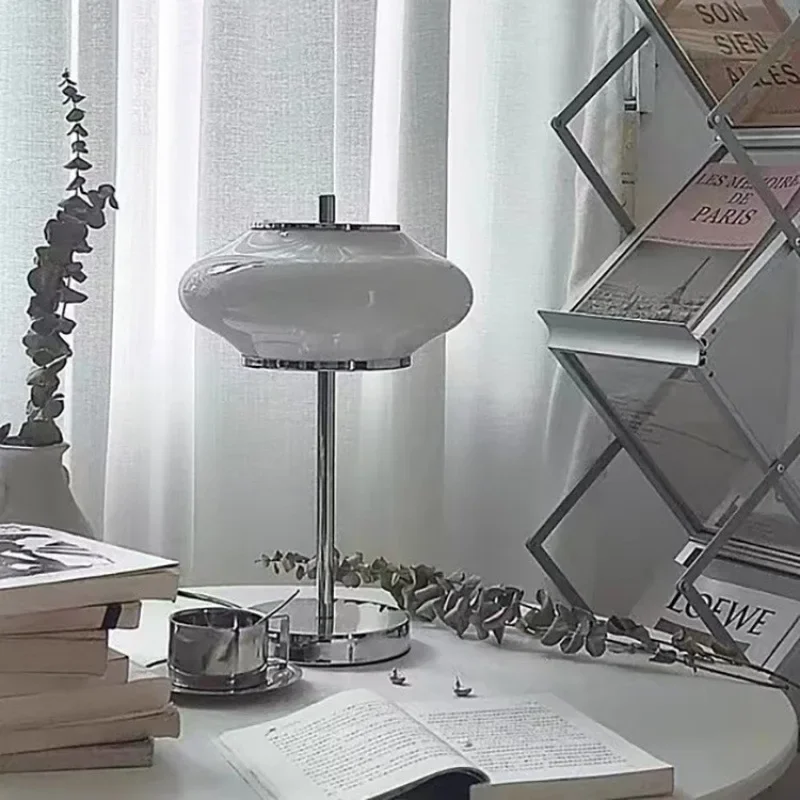 Mittelalter liche bauhaus tisch lampe im stil von ins nordic ufo glas schlafzimmer, wohnzimmer, studie, einfache und kreative nachttisch lampe