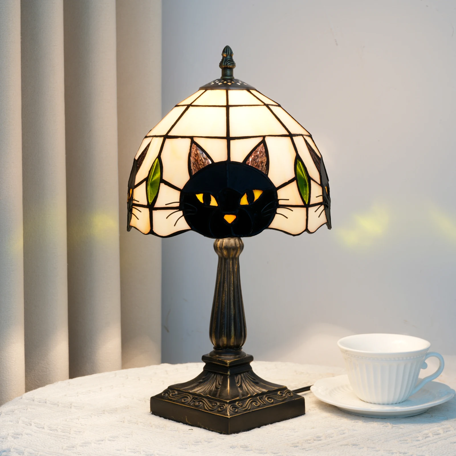 Halloween Schwarze Katze Tiffany-Stil Tischlampe Buntglas Retro Quadratische Basis Schreibtischlampe für Zuhause Büro Bar Festival Dekorationsbeleuchtung