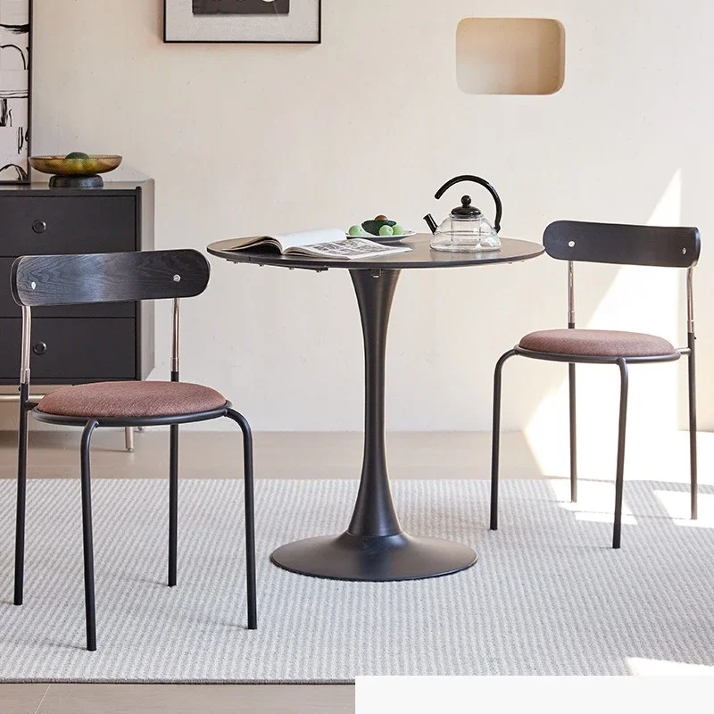 Mittelalterlicher Esstisch, Wohndesigner, nordisches Design, Massivholz-Rückenlehne, Schreibtisch, Schmiedeeisen, Retro-Esstisch und Sessel