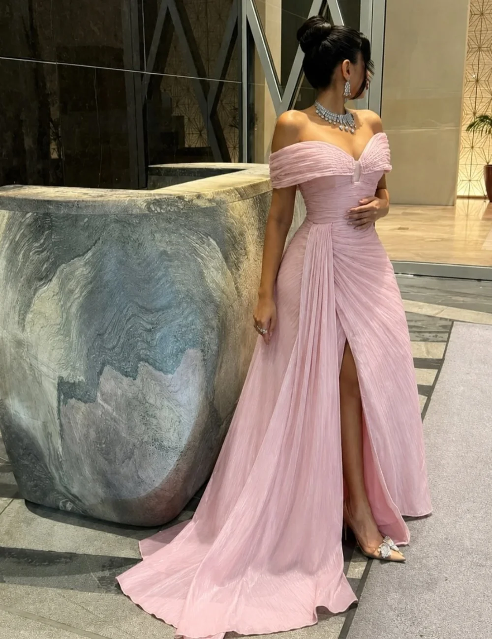 Customized Intricate Pleat Pleat A-line Off-the-shoulder Long Luxury Party Evening Dresses Sexy Fashion