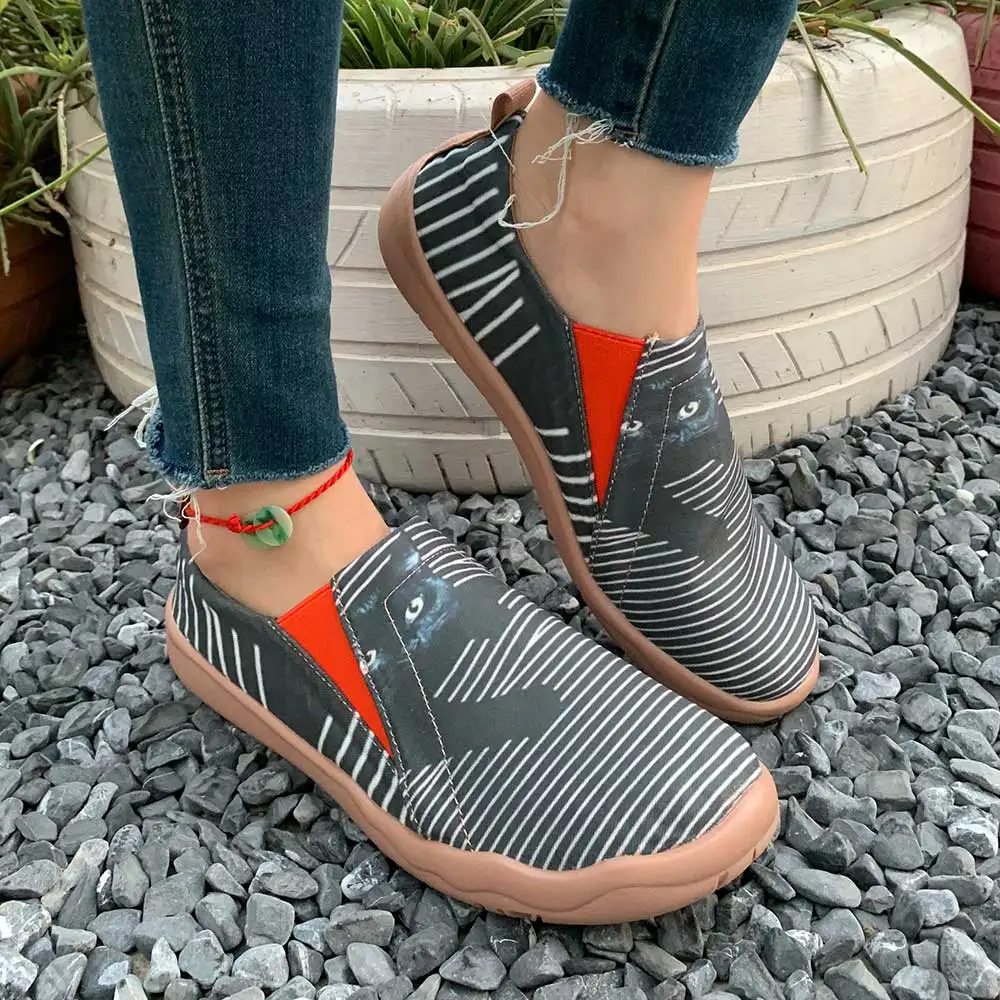 Women's Spring and Autumn Fashion New Black Cat Print Casual Shoes, Slip-On Comfortable Shallow Low-Top Soft-Soled Lightweight Breathable Large Size Women's Shoes, Walking Shoes, Hiking Shoes, Running Shoes, Trekking Shoes. A Gift for Cat Lovers.