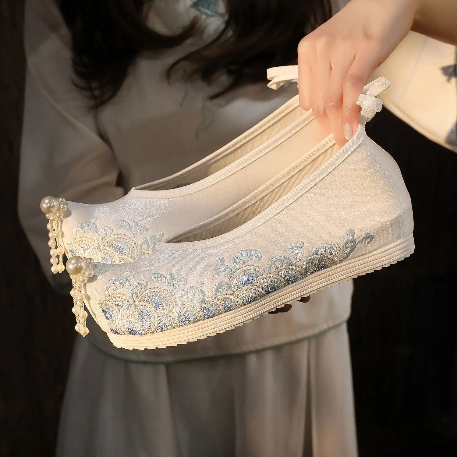 Hanfu Shoes Women's New Style Shoes Ancient Shoes Embroidered Shoes Inner Increase Shoes Traditional Cloth Shoes Platform Shoes