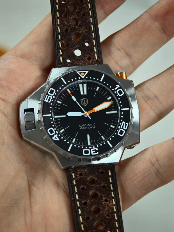 Dive Watch With Sapphire Crystal And Ceramic Bezel leather Band