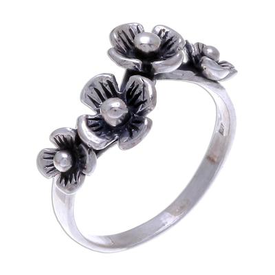 'Daisy Quartet' - Artisan Crafted Floral Sterling Silver Band Ring