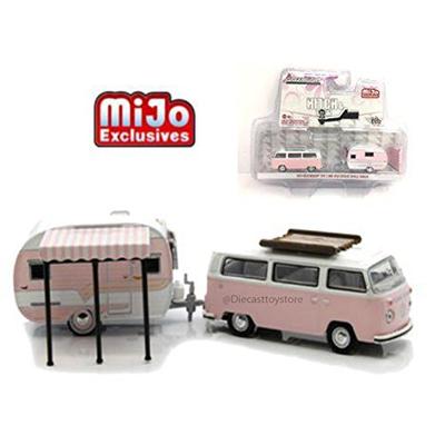 Greenlight 1:64 Hitch & Tow Club V-Dub Edition - Mijo Exclusives - 1974 Volkswagen Type 2 & 1958 Cat
